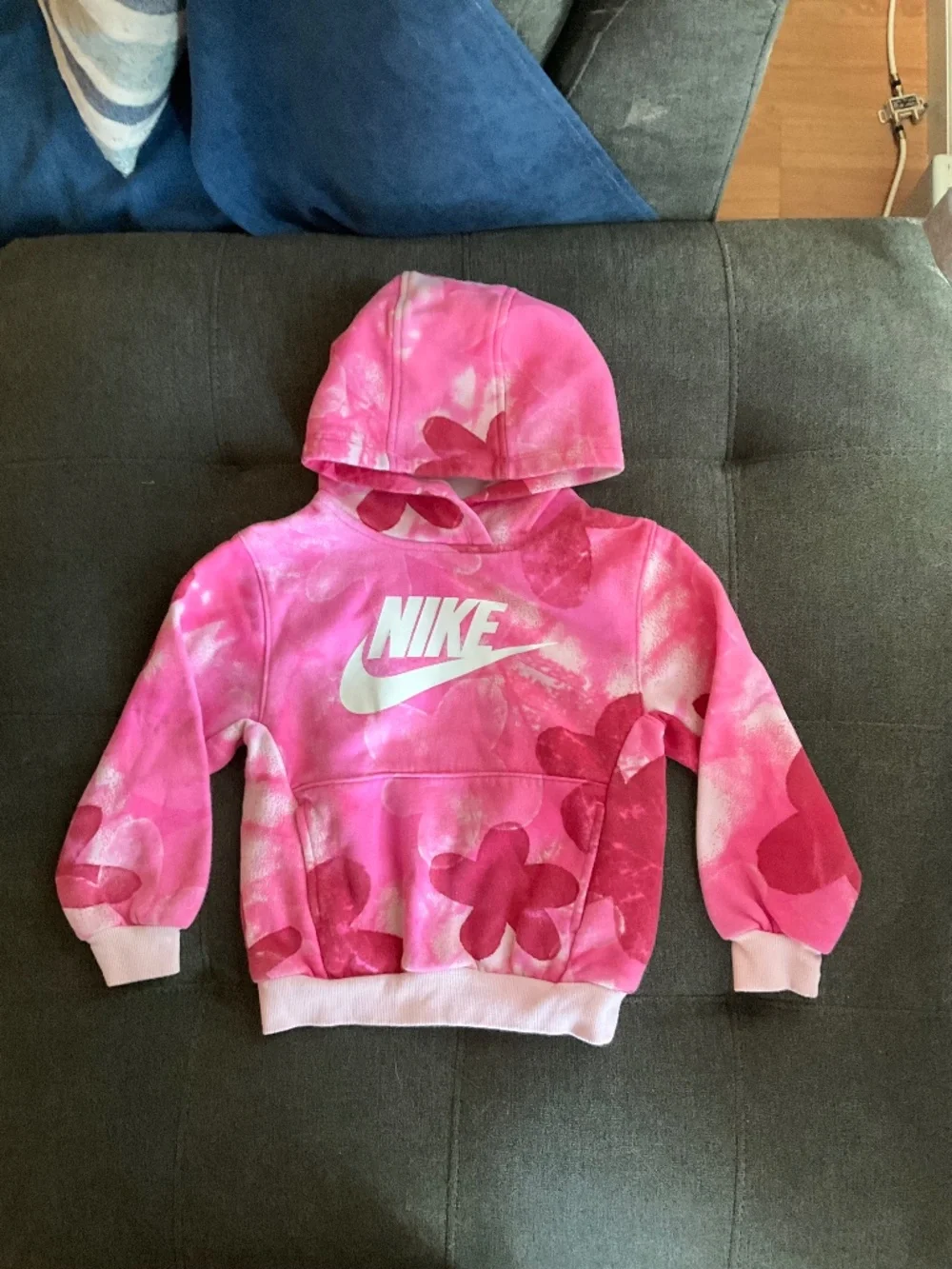 EUC Nike Pink Floral Sweatshirt Size 4-5 Years (Small)